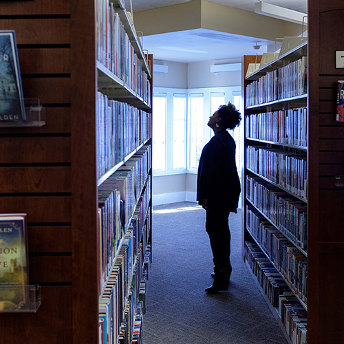 Tracy K. Smith peruses book shelves before a reading and discussion at the New Haven Branch of the Nelson County Public Library in New Haven, Kentucky. March 17, 2018. Credit: Shawn Miller.